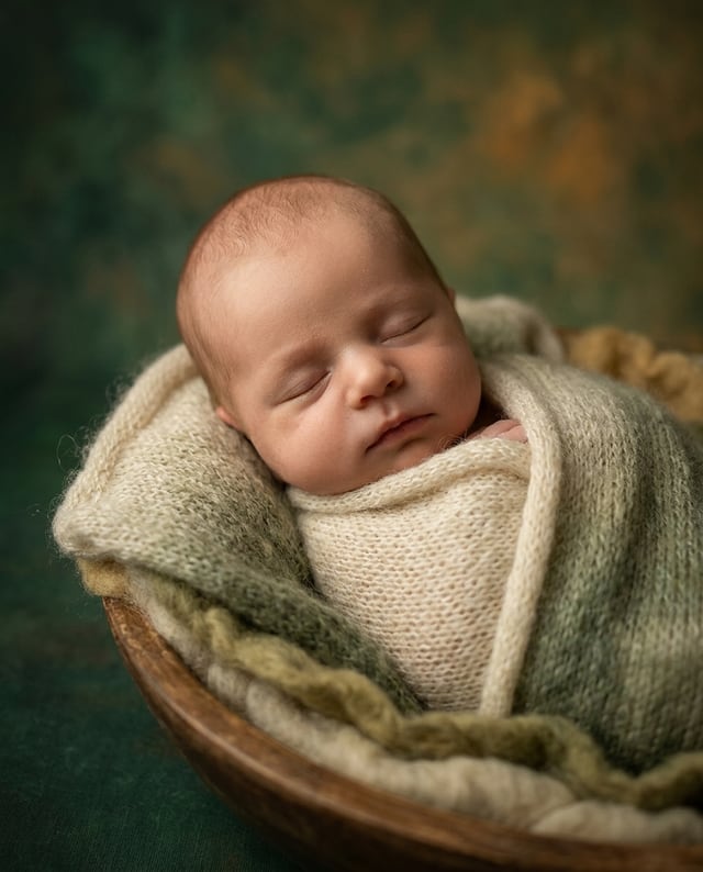 Portrait de naissance bébé seul, style Portrait d’art