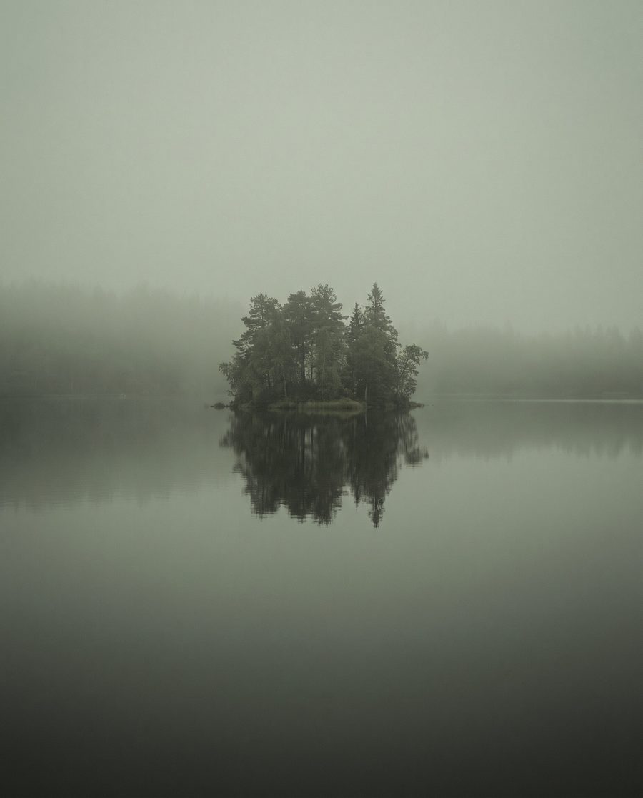 L’île sur le lac, affiche paysage