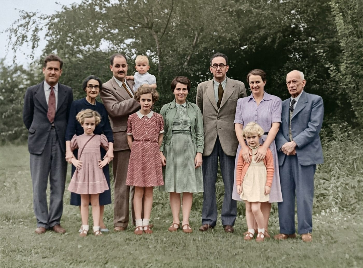 La même photo de famille, restaurée et ravivée en couleur