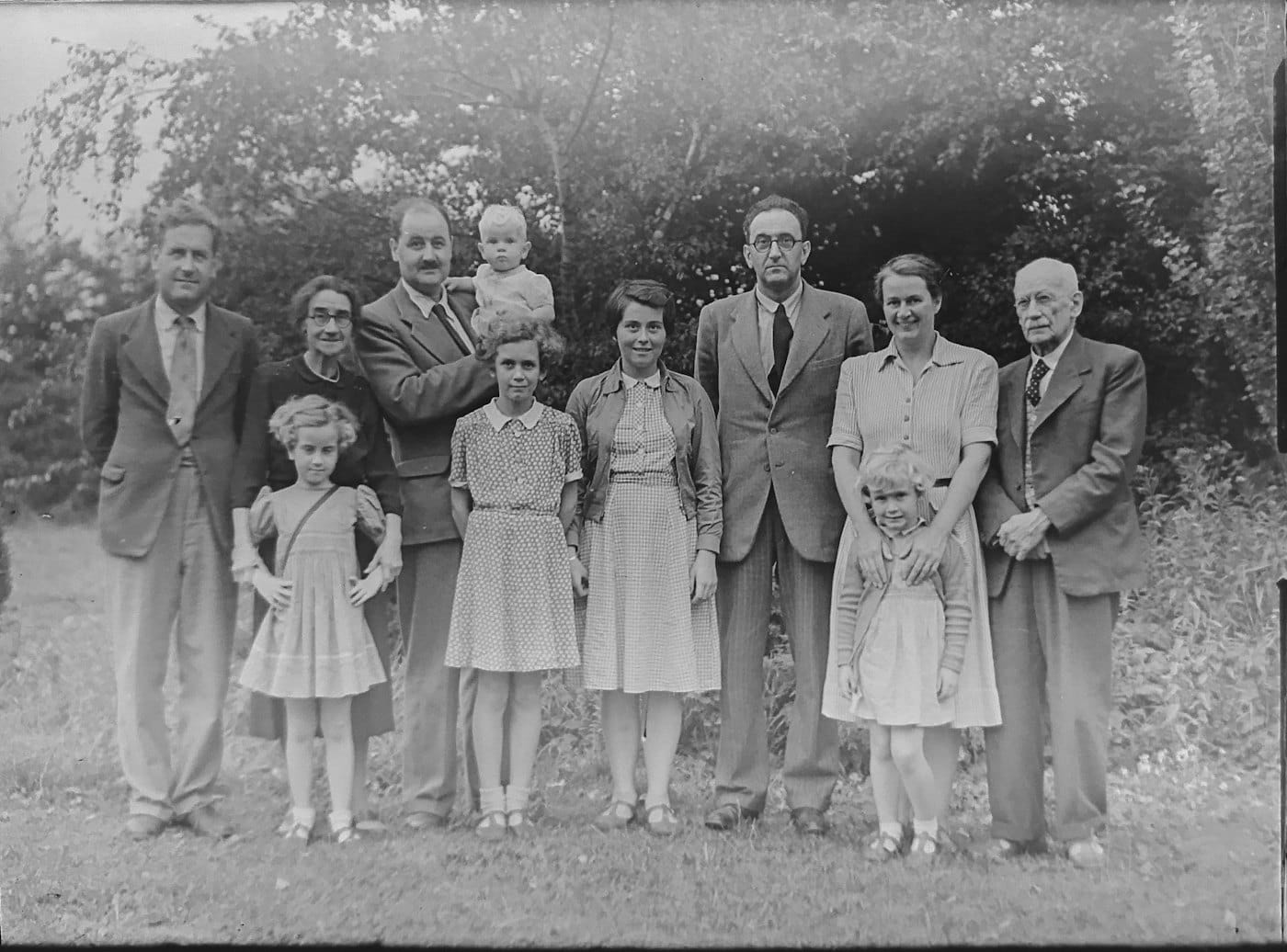 Ancienne photographie de famille en noir et blanc