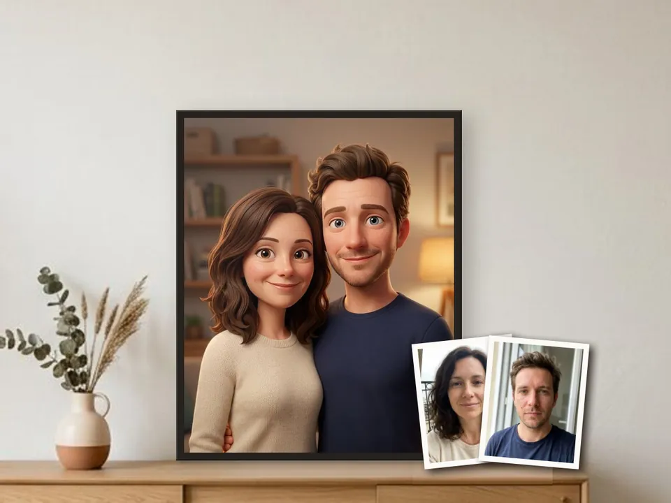 Portrait d’un couple en style animation, encadré de noir sur une console, avec les deux photos d’origine posées à côté